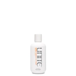 Unite BOING™ Moisture Curl Cream, als jouw krullen extra dorstig zijn dan is BOING Moisture Curl Cream het antwoord. Het mengsel van kokos en arganolie houdt jouw krullen onder controle door een mega-dosis hydratatie te leveren die niet alleen hydrateert, maar ook beschermt. Het verzegelt de haarvezel om vocht buiten te houden voor langdurige kroezenvrije krullen.