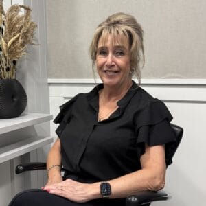 team haarstylisten en haarwerkspecialisten Marleen | Expert in haarwerken en pruiken – 45 jaar ervaring in persoonlijke haarzorg Marleen – Haarwerkspecialist met 45 jaar ervaring in haarwerken, pruiken en persoonlijke haarstyling. team haarstylisten en haarwerkspecialisten