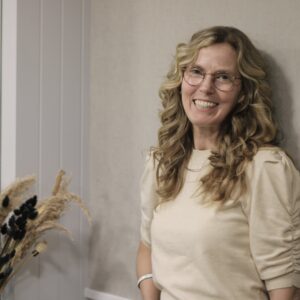 Liesbeth | Communicatiespecialist – Versterkt Hairnation met heldere teksten en sterke branding Liesbeth – Communicatiespecialist van Hairnation