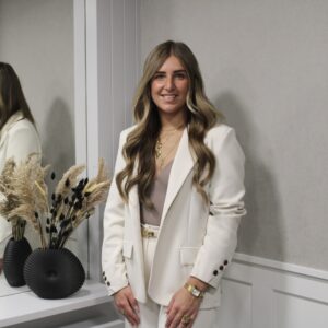 Romy | Expert in kleurtechnieken, extensions & hoofdhuidverzorging – Hairnation Romy – Kleurspecialist & hairextension artist bij Hairnation